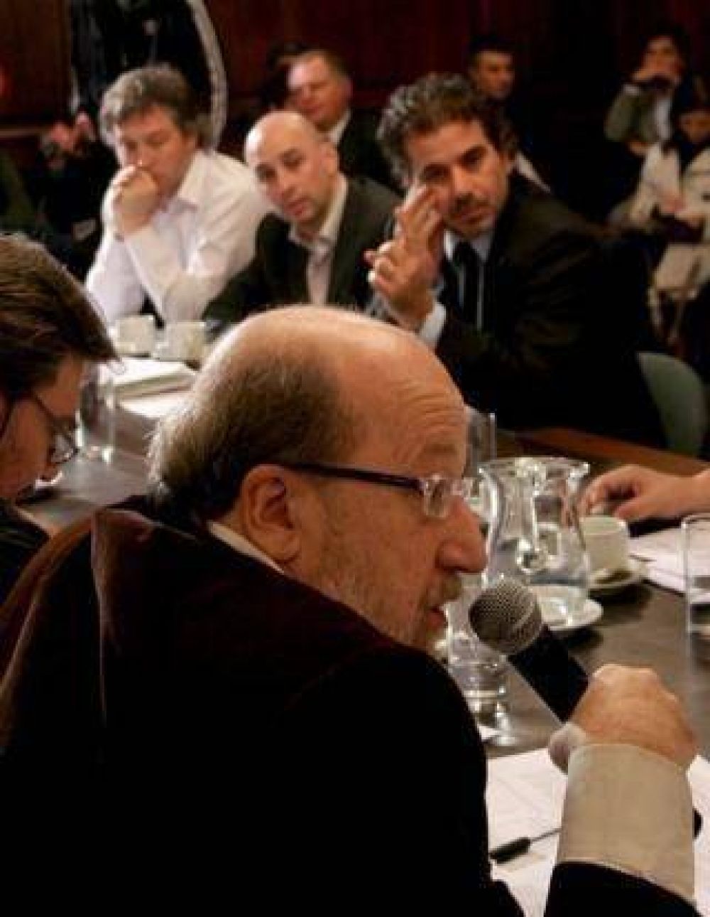 Espionaje: denuncian que la Metropolitana compr� "valijas" de escuchas