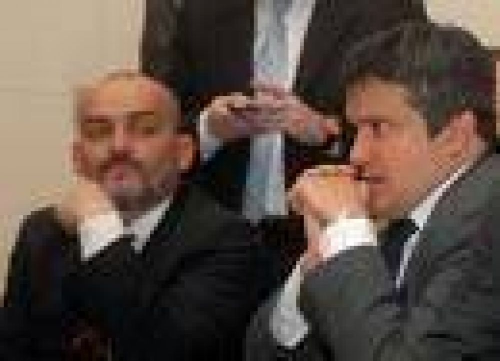 Borreli sale al cruce contra Epszteyn por la PM