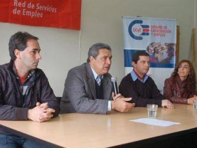 El intendente de Berisso, Enrique Slezack tambi�n habl� de los dichos del titular del Puerto La Plata, Daniel Rodr�guez Paz, en los medios locales, donde tom� la posici�n que de ahora en mas hablar� con el gobernador de la Provincia.     �Creo que Daniel 