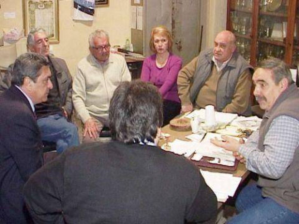 Slezack inici� ronda de visitas a instituciones locales