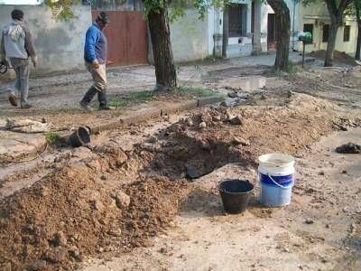 Obras cloacales: �Siempre es mejor romper la vereda que la calle�