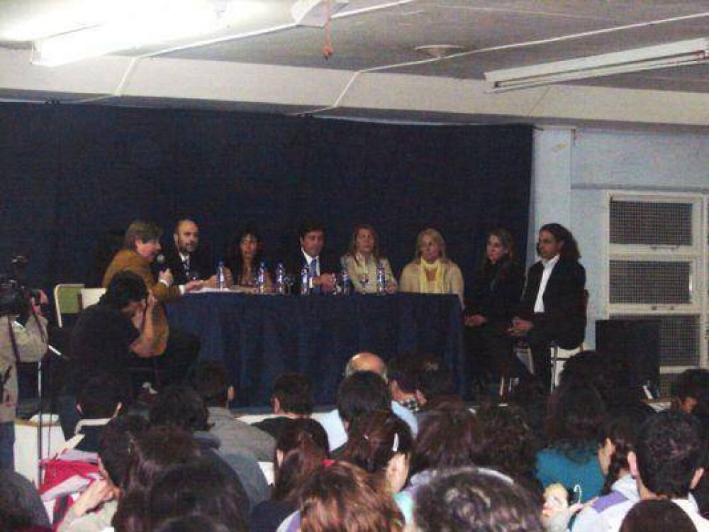 "El discurso monop�lico de hoy no tolera que haya una nueva grilla para la televisi�n"