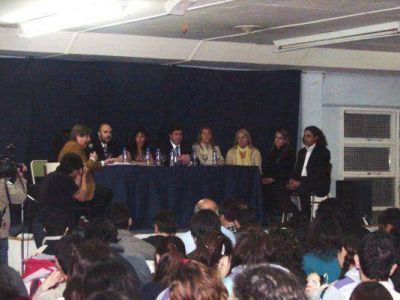 "El discurso monop�lico de hoy no tolera que haya una nueva grilla para la televisi�n"