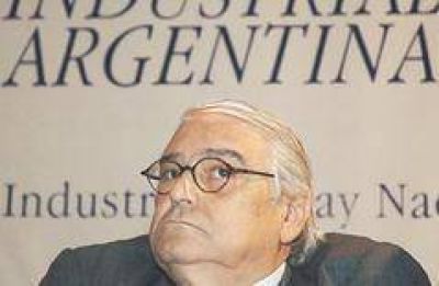 La UIA acepta debatir la distribuci�n de utilidades pero en un pacto social