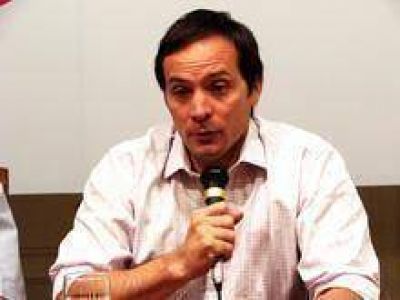 Camau pidi� paciencia para responder a los informes