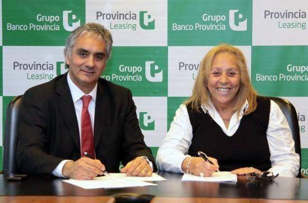Encabez� el acto la Intendente Giroldi: El municipio firm� un convenio con Provincia Leasing para la adquisici�n de nuevas maquinarias