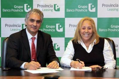 Encabez� el acto la Intendente Giroldi: El municipio firm� un convenio con Provincia Leasing para la adquisici�n de nuevas maquinarias