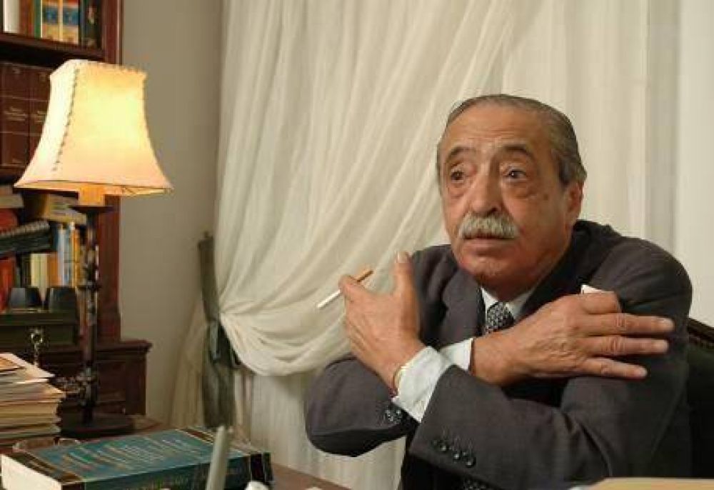 Tras cr�ticas de An�bal Fern�ndez Nedela sali� en defensa del ex fiscal Strassera