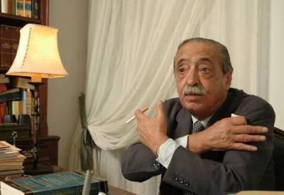 Tras cr�ticas de An�bal Fern�ndez Nedela sali� en defensa del ex fiscal Strassera