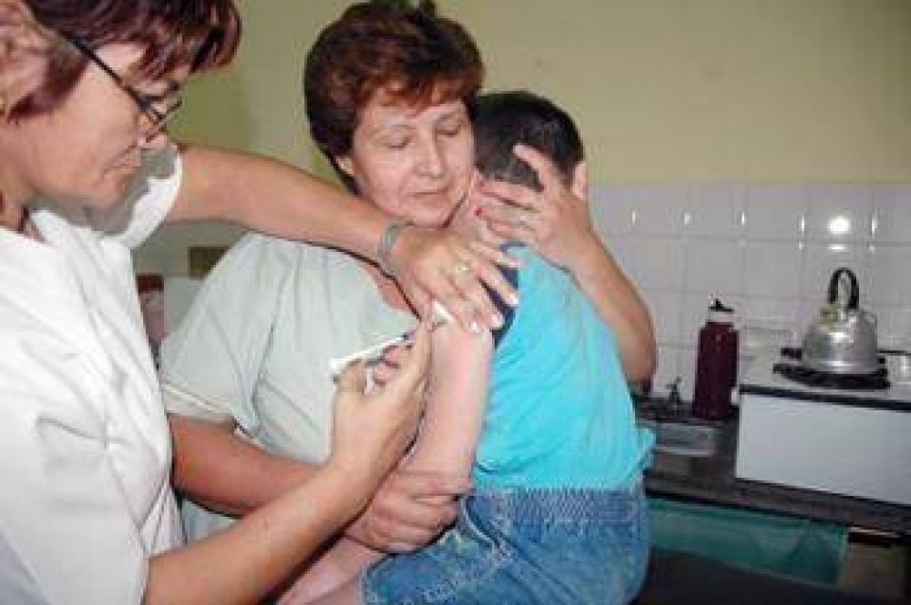 Salud P�blica Docentes controlan las libretas para prevenir el Sarampi�n