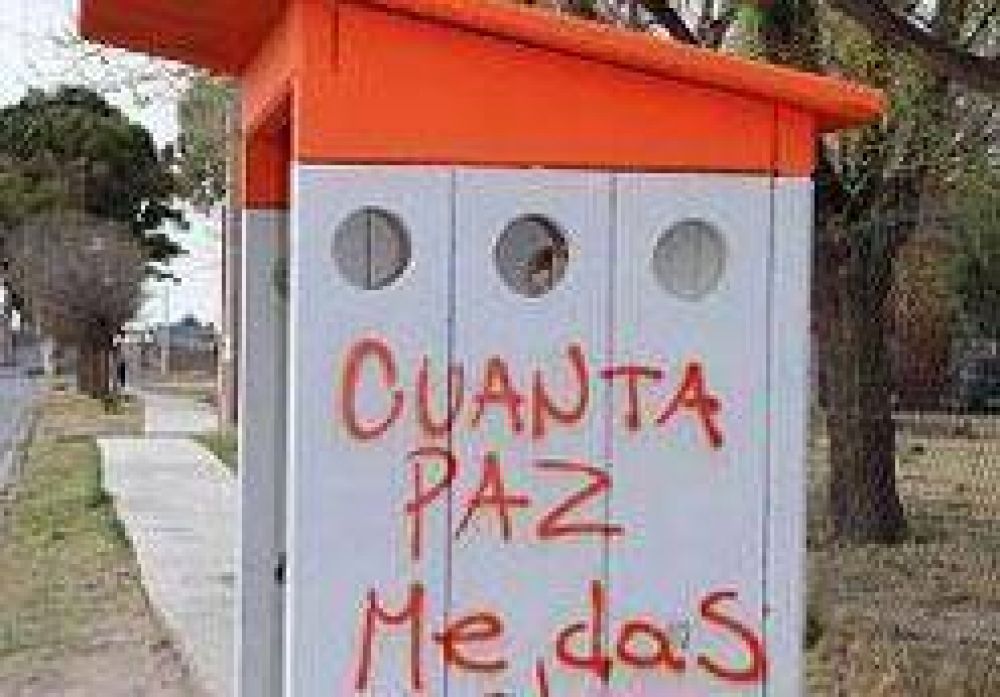 Destruyeron un paseo y realizaron pintadas en refugios que la comuna hab�a arreglado 	