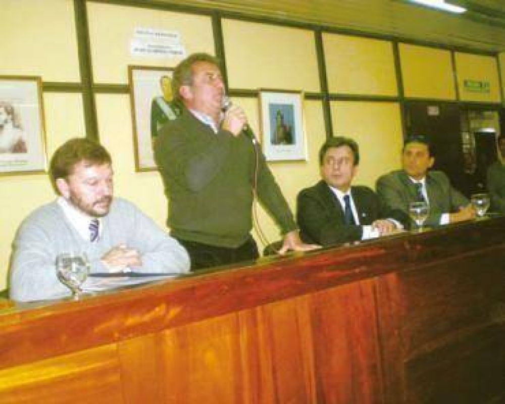 Urribarri entreg� aportes para productores del Departamento