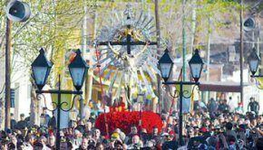 Fervor de cat�licos salte�os y duro mensaje del arzobispo en la procesi�n del Milagro
