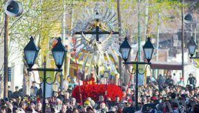 Fervor de cat�licos salte�os y duro mensaje del arzobispo en la procesi�n del Milagro