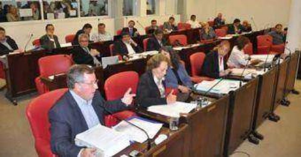 Prorrogan la suspensi�n de la ley de colegiaci�n obligatoria de abogados