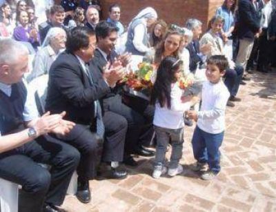 Capitanich, junto a la Infanta Elena de Espa�a, celebr� el aniversario de un Centro de Salud en Tres Isletas