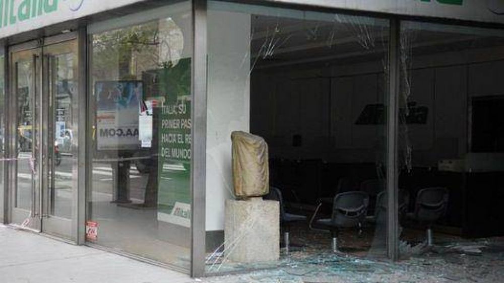 Explot� otra bomba casera en el centro porte�o