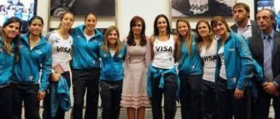 Cristina tuvo su foto con Las Leonas