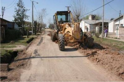 Junto a Cooperativa �Por los Nuestros�  Intendente Giroldi recorri� obras que se realizan en barrio La Josefa