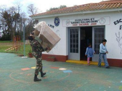  	 Aporte del Ministerio de Educaci�n de la Naci�n Entrega de material did�ctico para escuelas rurales