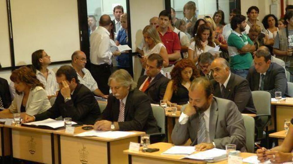 El intendente y concejales aprueban aumento de sueldos y desaf�an el tope
