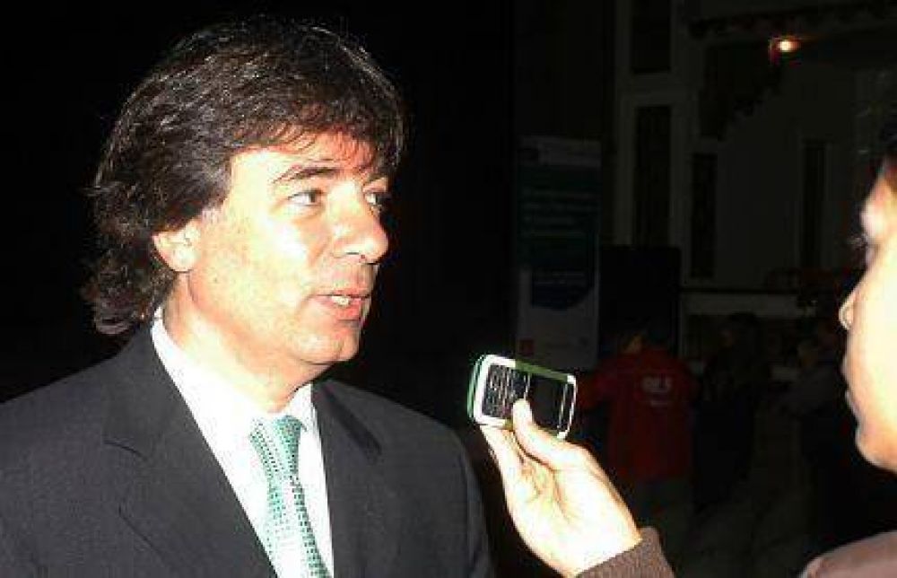 Pablo Fern�ndez anticip� que este verano habr� mas sillas anfibias en las playas marplatenses