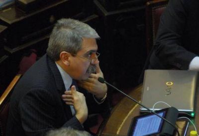 Para Fern�ndez, intervenir Sta. Cruz ser�a "un golpe de Estado"
