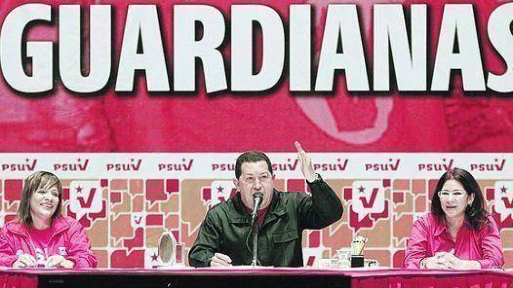 M�s de 3.000 mujeres juraron como las �Guardianas de Ch�vez�