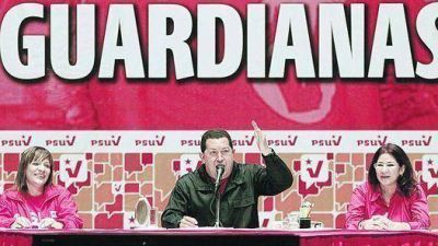 M�s de 3.000 mujeres juraron como las �Guardianas de Ch�vez�