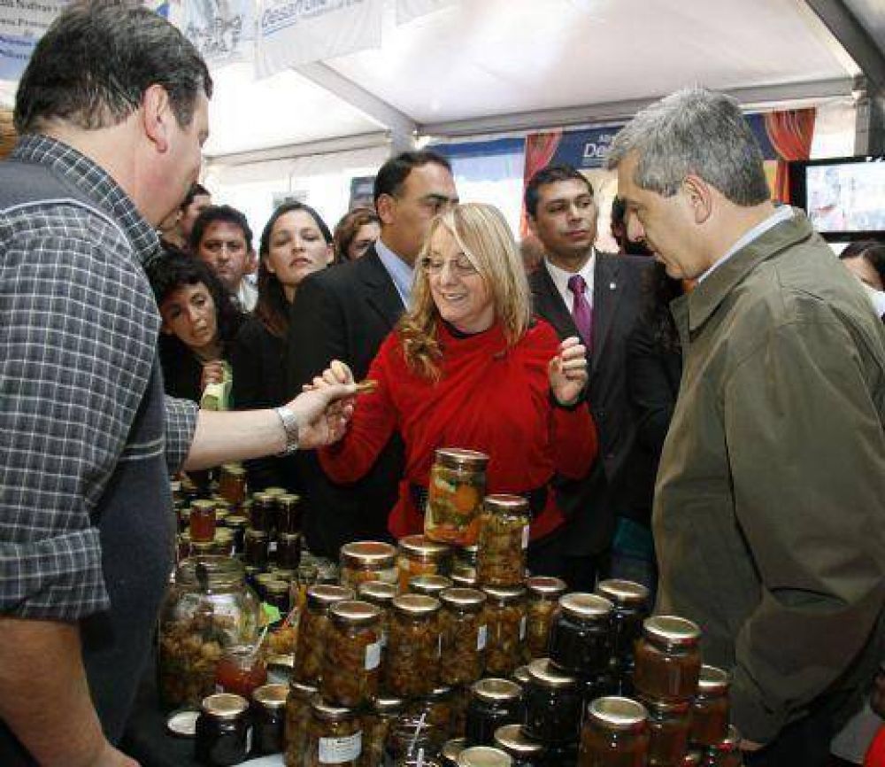 Alicia Kirchner y Juli�n Dom�nguez junto a 4 mil agricultores 