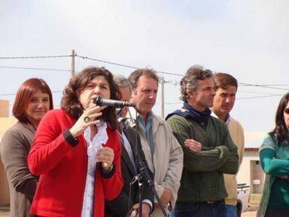 Carlos Tejedor: Giannini de Lafleur entreg� viviendas, y agradeci� a los gobiernos nacional y provincial