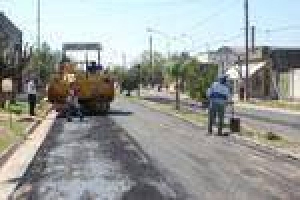Supervisaron los trabajos de asfalto en General Rojo 