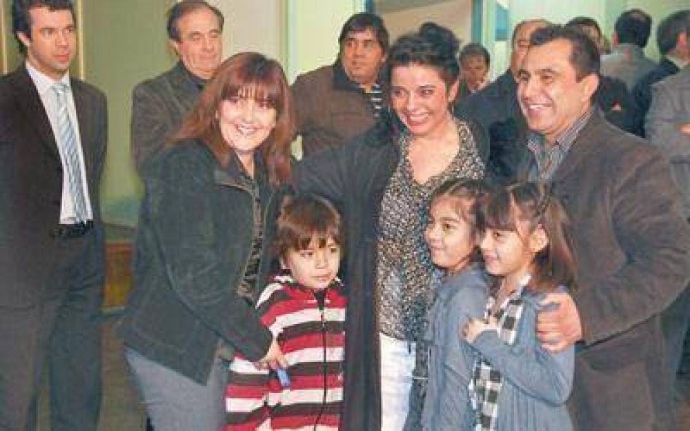 Entregaron las llaves de 23 viviendas para el Quirno Costa