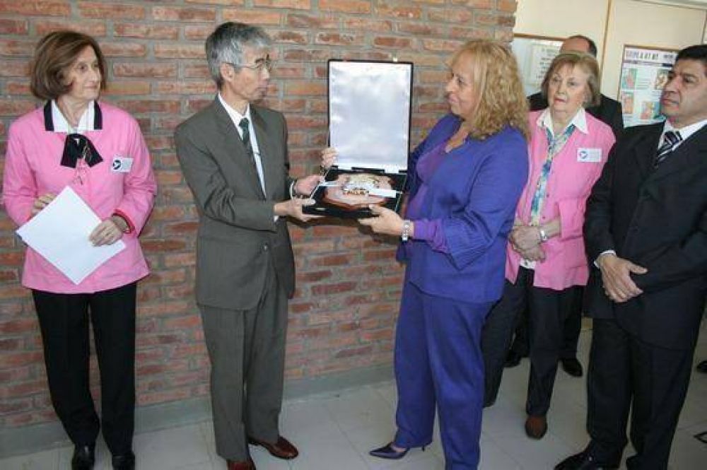 La intendente Giroldi y el embajador de Jap�n recorrieron el Hospital San Jos�