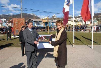 R�os particip� en Puerto Williams de los festejos por el Bicentenario de Chile