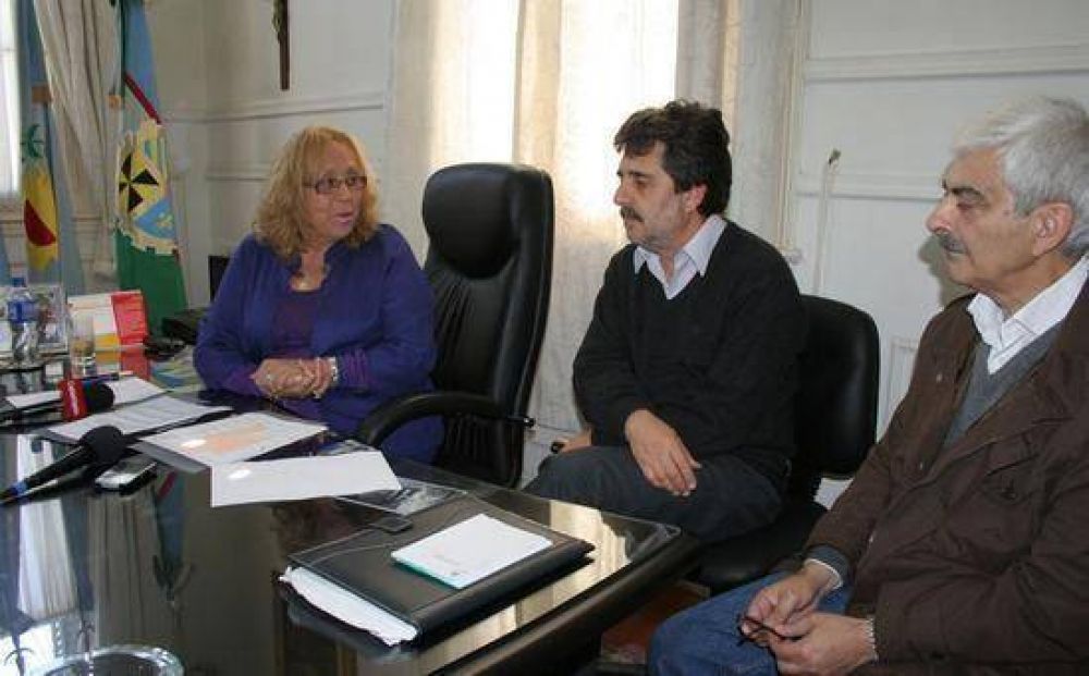 La Intendente Giroldi anunci� la construcci�n de cloacas que beneficiar�n a unas mil familias