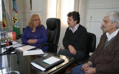La Intendente Giroldi anunci� la construcci�n de cloacas que beneficiar�n a unas mil familias