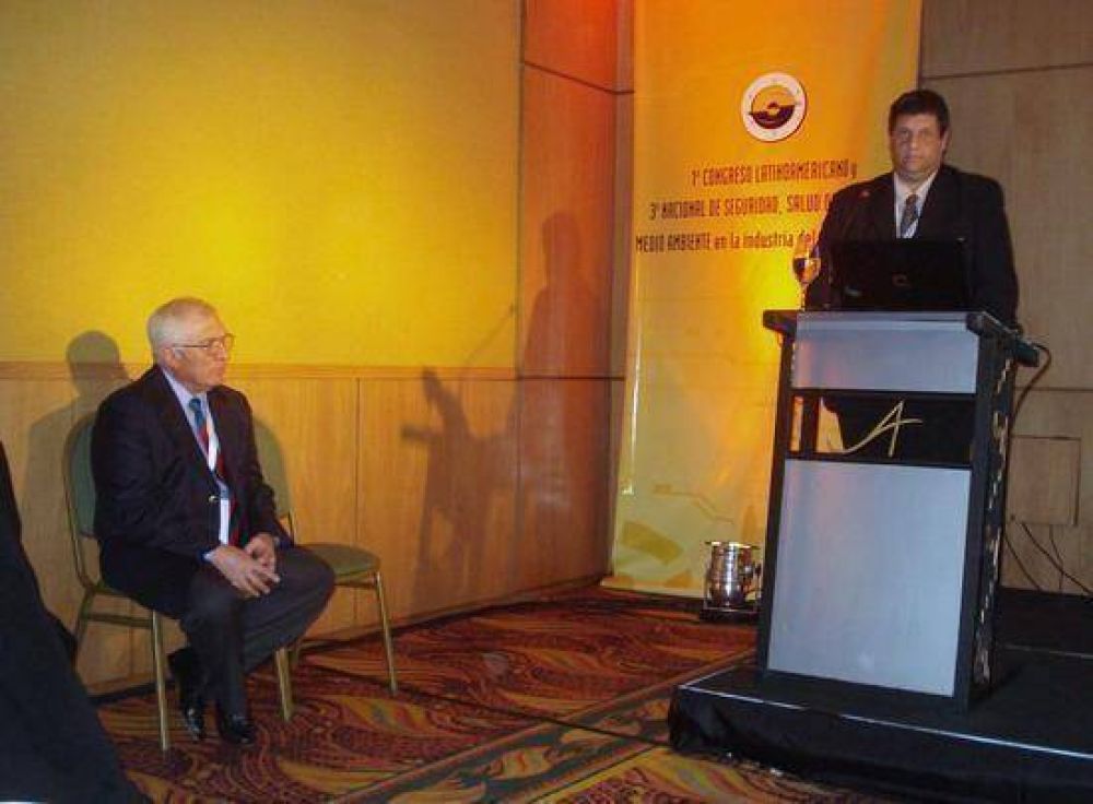 Industria del petr�leo y del gas: Campana particip� del 1er. Congreso Latinoamericano y 3er. Nacional de Seguridad, Salud Ocupacional y Medio Ambiente