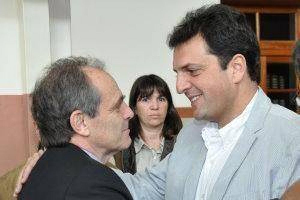 Massa pidio "Salir de logica de candidaturas con frases f�ciles y pidio apostar por partidos politicos"