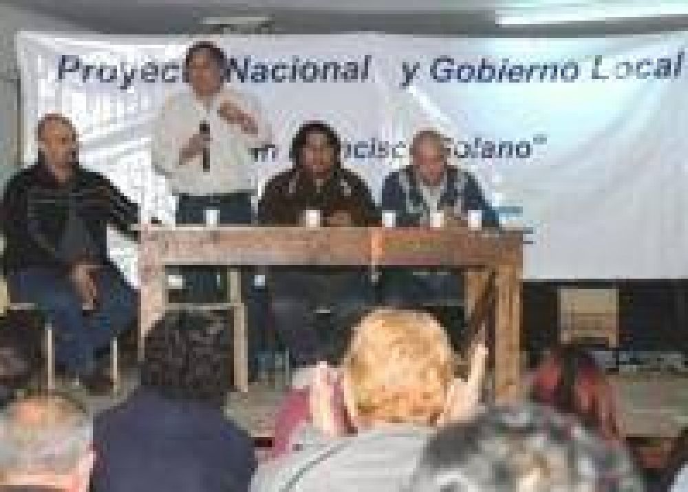 Poltica Quilmes l DEBATIERON SOBRE EL FUTURO DE SOLANO Daniel Gurzi: 'Solano necesita un municipio que de vida a las instituciones barriales'
