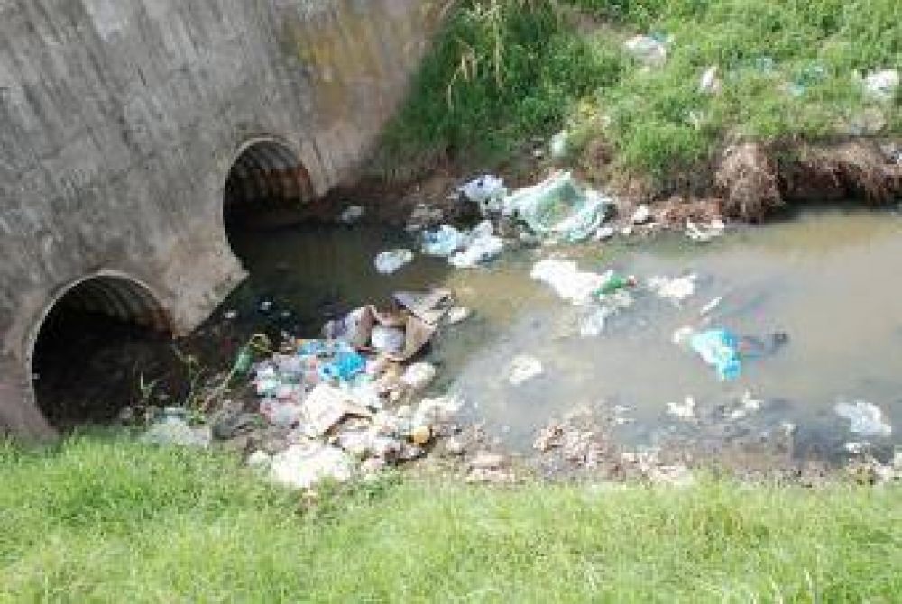 El tema de los olores nauseabundos por afluentes en la Ruta 7 pas� a la Provincia