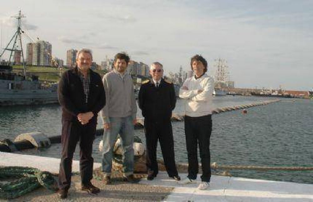 Dell Olio, Ciano y Fern�ndez recorrieron los trabajos de ensamblado de los ca�os del Emisario Submarino