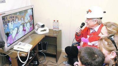 Con euforia por el Bicentenario, Pi�era salud� a los mineros