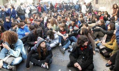 Estudiantes universitarios y secundarios definir�n hoy nuevas medidas de protesta