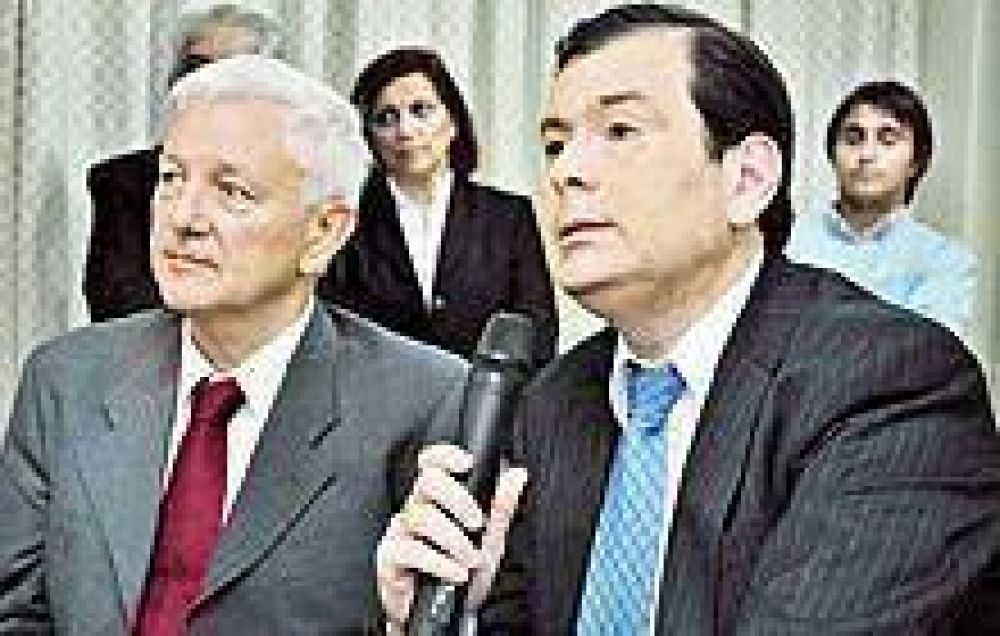 Tras una breve licencia, Zamora retoma funciones al frente del Ejecutivo 
