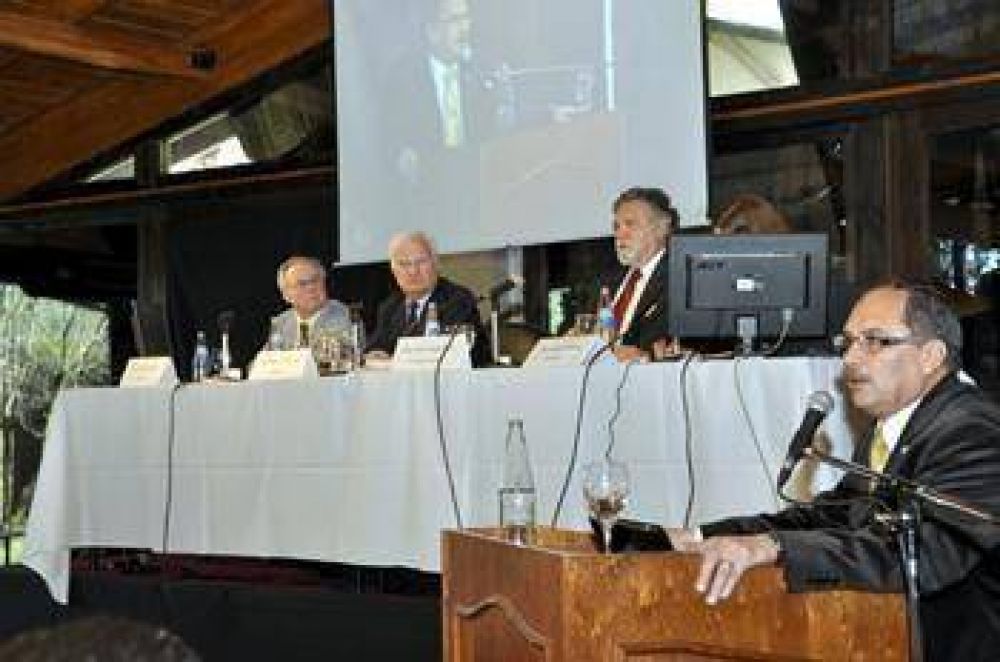 Audiencia p�blica por la construcci�n de la autopista presidente Per�n