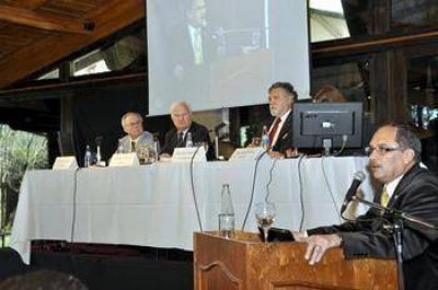 Audiencia p�blica por la construcci�n de la autopista presidente Per�n