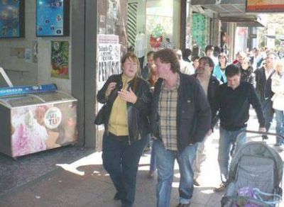 Margarita Stolbizer y Gerardo Milman caminaron por Avellaneda