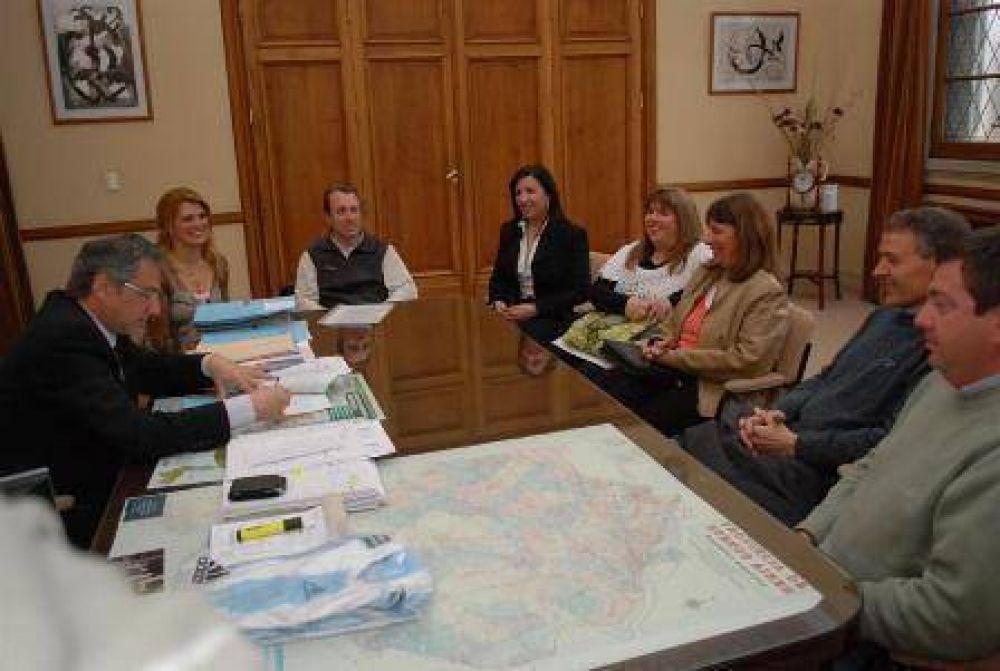 Eseverri firm� convenio para realizar el techo del Instituto Nuestra Se�ora del Rosario