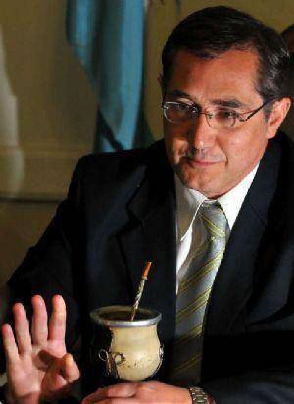 La guerra de palabras no cesa: ahora quieren ir por Tan�s
